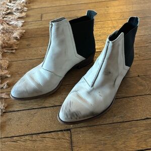 White ankle boots with black elastane!